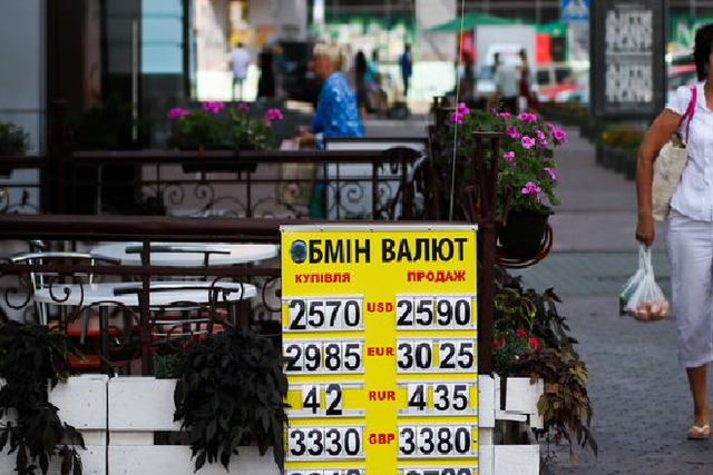 Банкиры: в ближайшие дни лучше продавать доллар, чтобы заработать