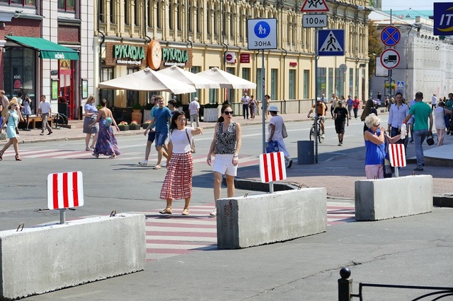 "Только убытки". На Подол просят вернуть авто, на Контрактовую – парковку
