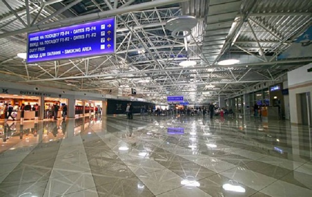 Гройсман перетворює термінал аеропорту "Бориспіль" на авіаційну Прип’ять