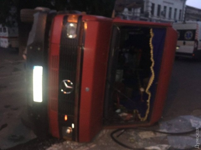 ДТП в Одессе: перевернулась маршрутка