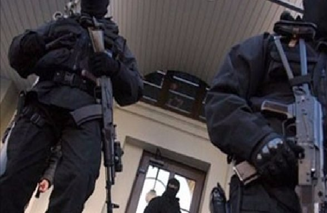 В Фонде соцстраха проводят обыск с "маски-шоу"