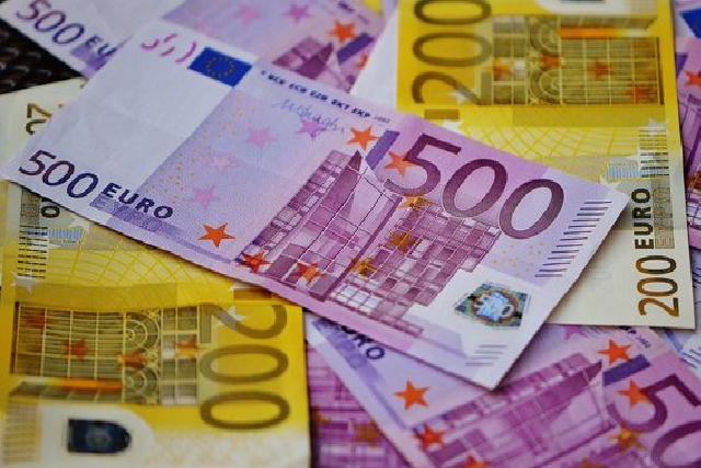 Курс евро в Украине снова подскочил