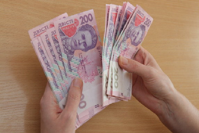 Кому досталась прибавка к госбюджету