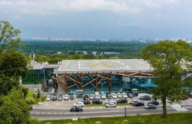 Суд наклав арешт на "вертолітну площадку Януковича"