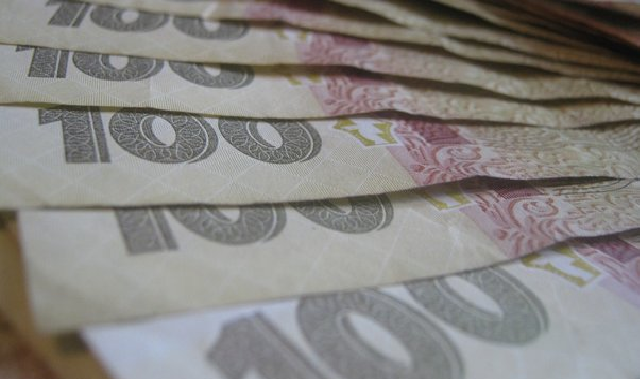 Коррупционный скандал: командир воинской части выписал премию своей жене