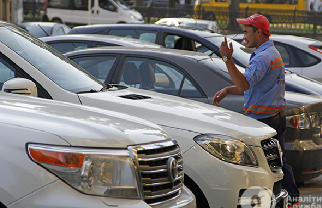 Парковщики продолжат работать, а «Киевтранспарксервис» обанкротится