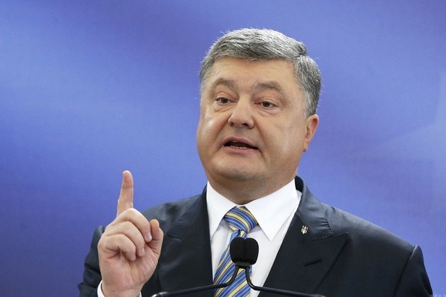 Для Порошенко Украина чужая, потому что так грабить можно только чужое — блогер