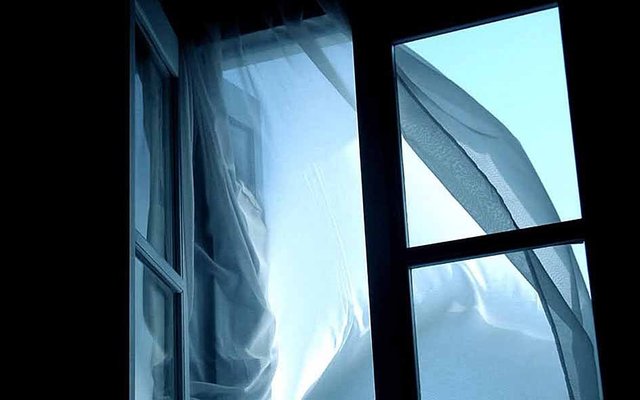 Трагедия в Киеве: 3-летняя девочка погибла, выпав с 16 этажа