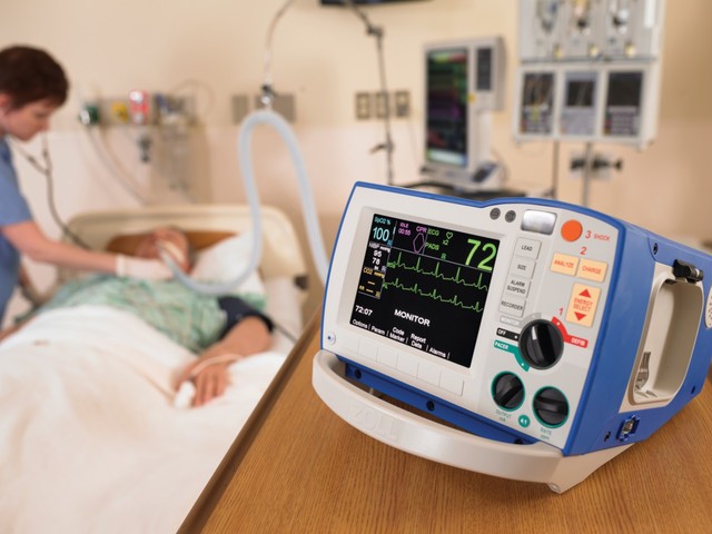 Два человека попали в реанимацию после атаки душевнобольного во Львове