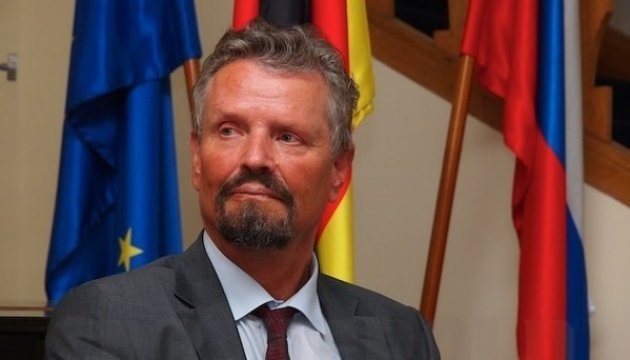Спецпредставитель ФРГ выступил против дискуссий относительно статуса Крыма: Сначала Донбасс