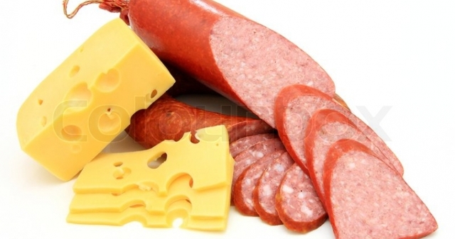 В Ялте «Россельхознадзор» уничтожил харьковскую колбасу и европейские сыры