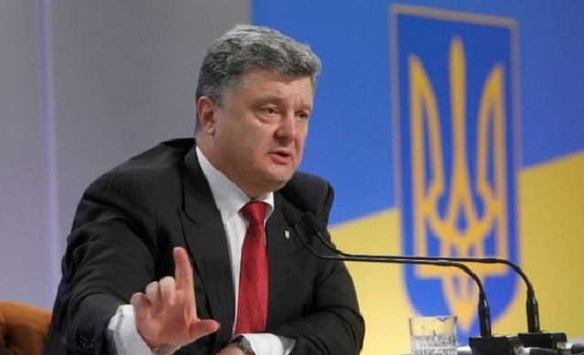 Порошенко попытается продлить свои полномочия еще на год