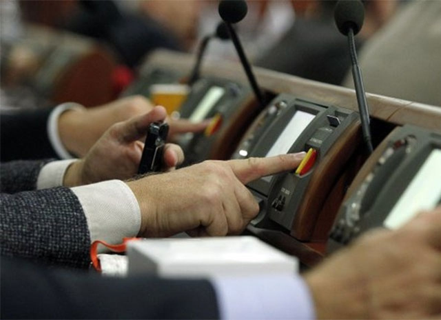 Депутати «Відродження», «Волі народу» та Опоблоку пропустили 80% голосувань упродовж сесії