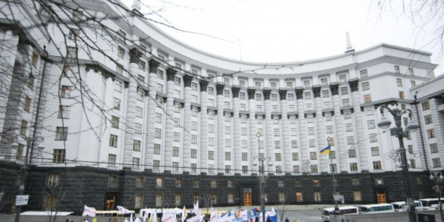 Деградація чинної влади призвела до десятків порожніх крісел у владі