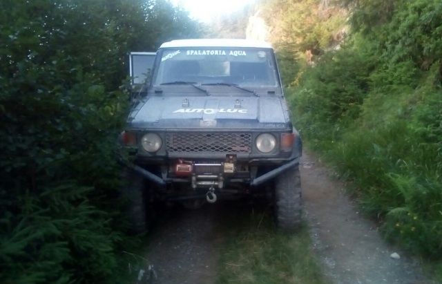 Контрабандисти викинули 6000 пачок сигарет та покинули Land Cruiser під кордоном Румунії