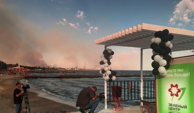 По соседству со своей душегубкой “Метинвест” открыл в Мариуполе “филиал рая”