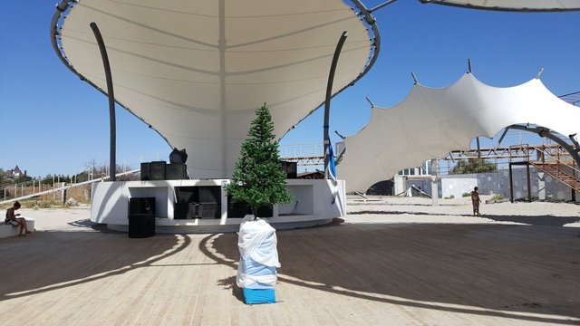 Счастье закончилось: появились свежие фото с места проведения фестиваля КаZантип в Крыму