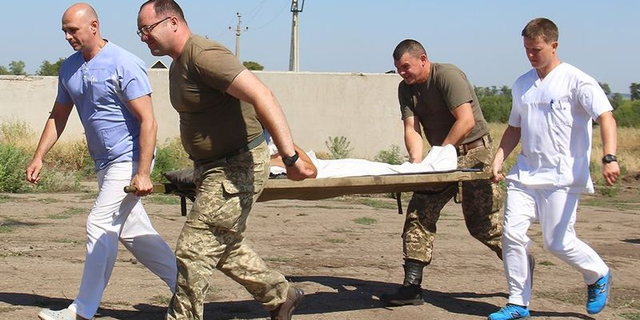 Из зоны АТО на вертолете забрали тяжело раненых бойцов