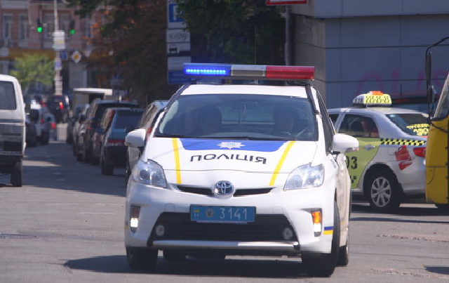 Под Киевом ночью спасали детей: малышка стояла на подоконнике и умоляла о помощи