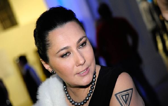 Неизвестные ворвались в дом Алены Мозговой