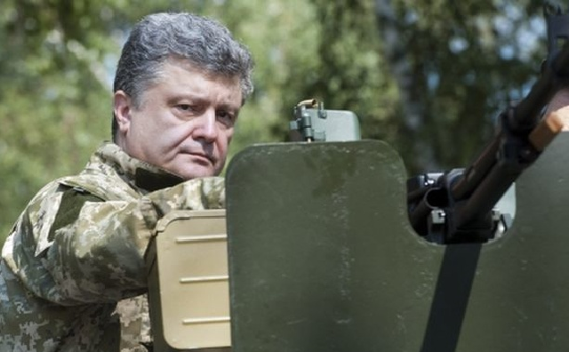 Против Порошенко осенью начнется война – эксперт