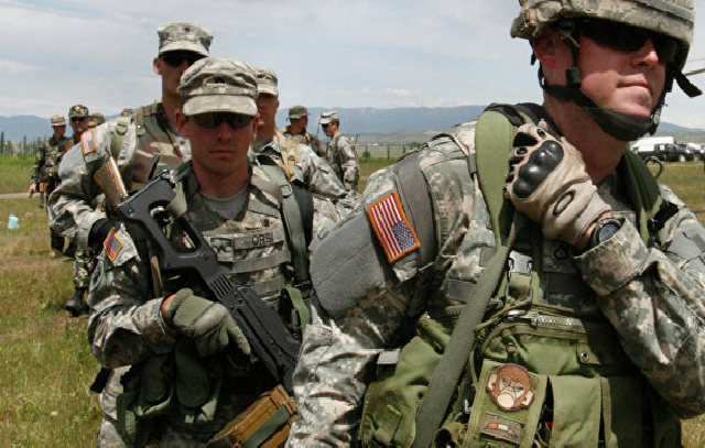 Двое военных США погибли от случайного артобстрела в Ираке