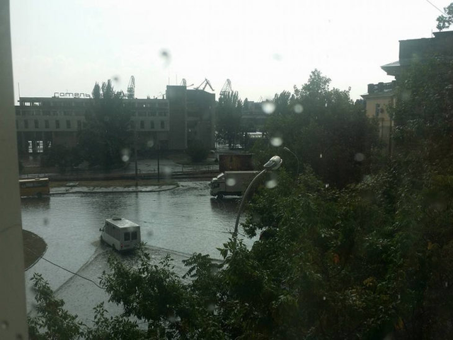 Последствия урагана в Херсоне: в сети появились фото и видео