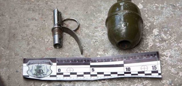 В Днепре беременной женщине бросили в окно гранату РГД