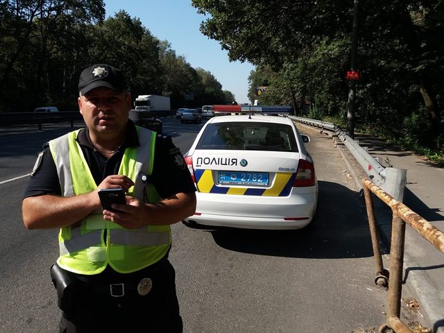 Они снова вернулись: «новые ГАИшники» уже стоят на «старом» киевском посту