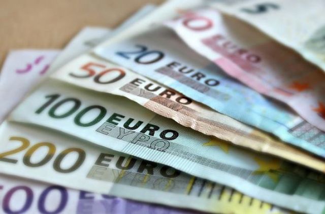 Украинцы, скупившие евро, подсчитывают прибыль: свежий курс от НБУ