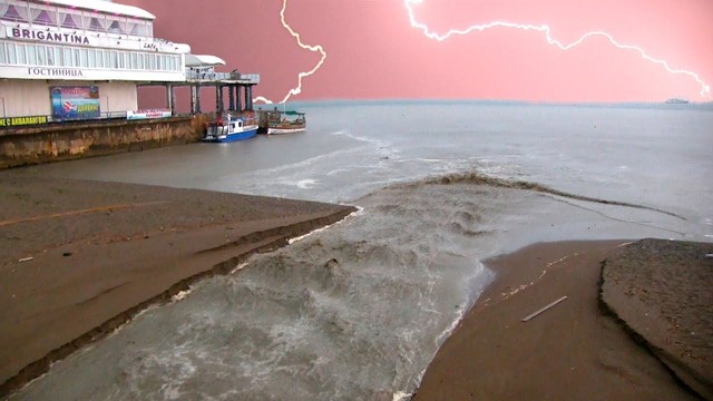 Опубликовано шокирующее видео последствия ливня и селевых потоков в Судаке