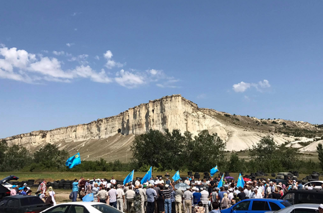 В Крыму ФСБ заблокировало базу отдыха перед акцией крымских татар