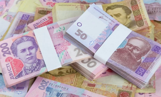 Космические зарплаты Минюста разъярили украинцев (документ)