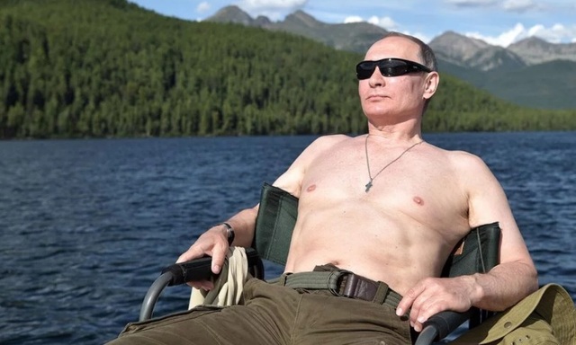 Стало известно, что Путин делает на сайте знакомств