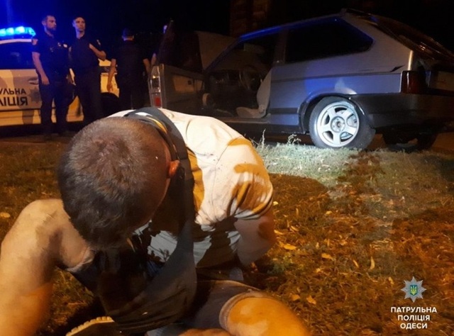 В Одессе пьяный водитель попал в ДТП, удирая от патрульных