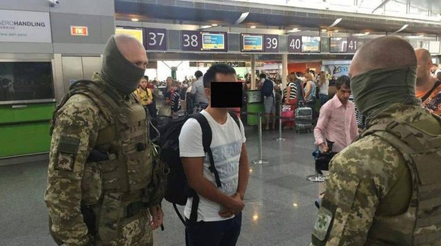 Секс-рабство за границей: студент-иностранец "продавал" украинок в Китай