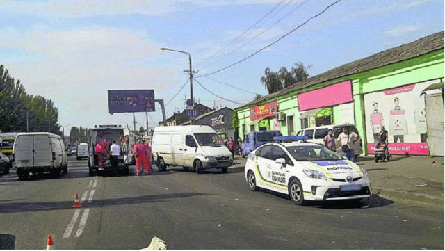 Жуткое ДТП в Одессе: авто отбросило на женщин с детьми на тротуаре