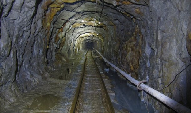 На Донбассе произошел обвал в шахте: есть погибший