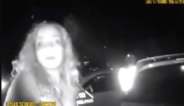 Франківські патрульні затримали нетверезу пару, яка займалася сексом в авто