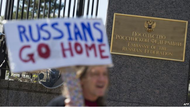 США приостанавливают выдачу виз в России