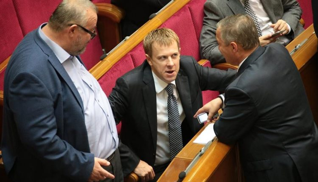 На Хомутынника проще нажать, чем договариваться