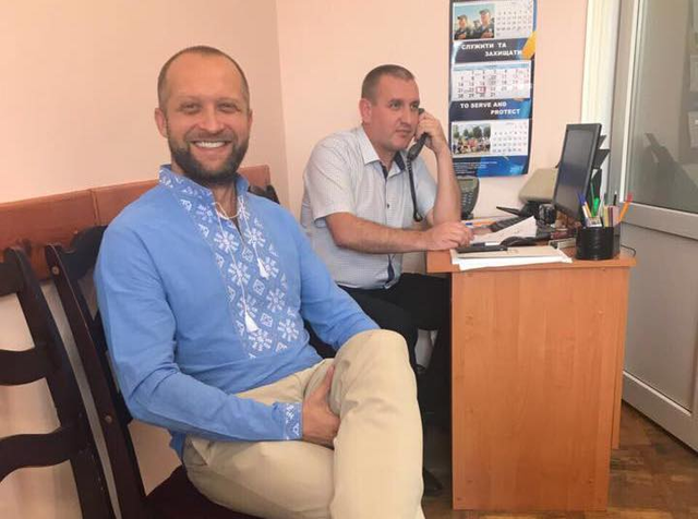 Спустя полтора месяца на Полякова таки одели браслет