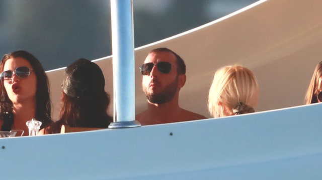 СМИ: Нардеп Ляшка Сергей Рыбалко отдыхает на лазурном берегу с несколькими женщинами одновременно