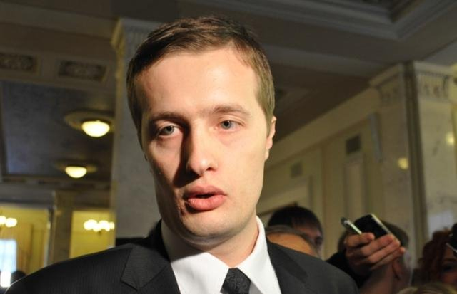 Сын Порошенко утверждает, что потратил на поездку в Сингапур всю зарплату