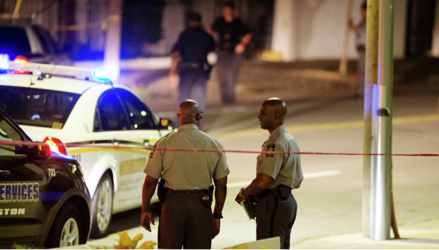 В США неизвестный Король Чарльстона захватил посетителей ресторана