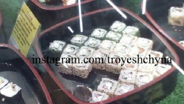 В киевском супермаркете мышь ела готовые суши на витрине