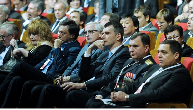 По сути российским олигархам выкрутили руки: меняете Президета - или теряете деньги