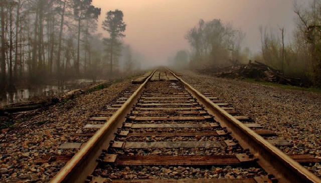 Под Львовом поезд разрезал человека пополам