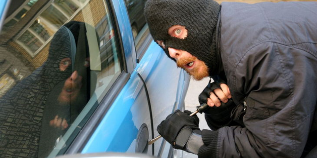 Угон депутатской машины: слуга народа пытается скрыть элитную покупку