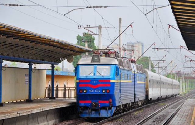 В «Укрзализныце» значительно урежут штат и перевозки